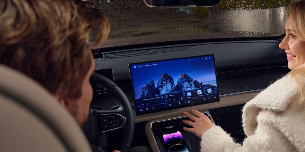 15,6 дюймдік сенсорлық медиа жүйесі